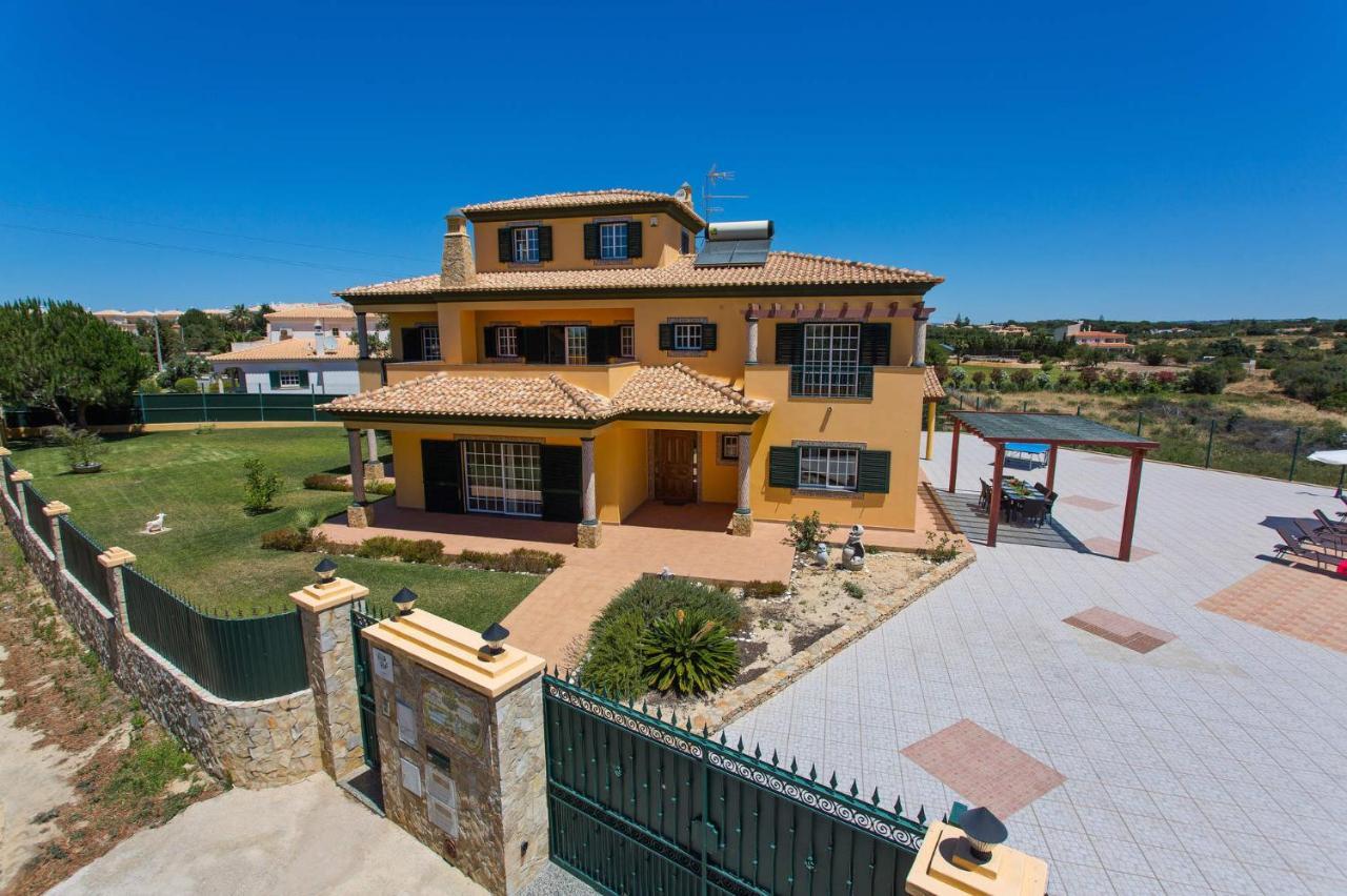 Villa Nincha - Heated Pool - Free Wi-Fi - Air Con Albufeira Exteriér fotografie